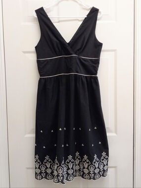 ​Black Eyelet Embroidered Dress Scalloped Hem Fit Flare Retro Classic Large FLAW